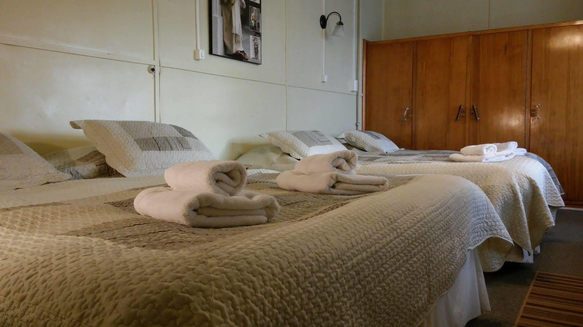 Hostal Y Cabanas Ainil Punta Arenas Exterior foto