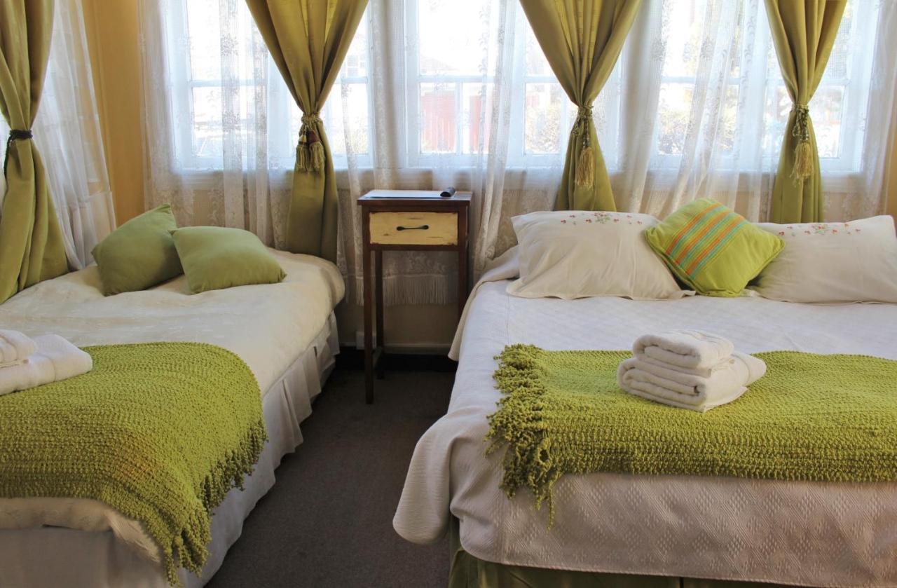 Hostal Y Cabanas Ainil Punta Arenas Exterior foto